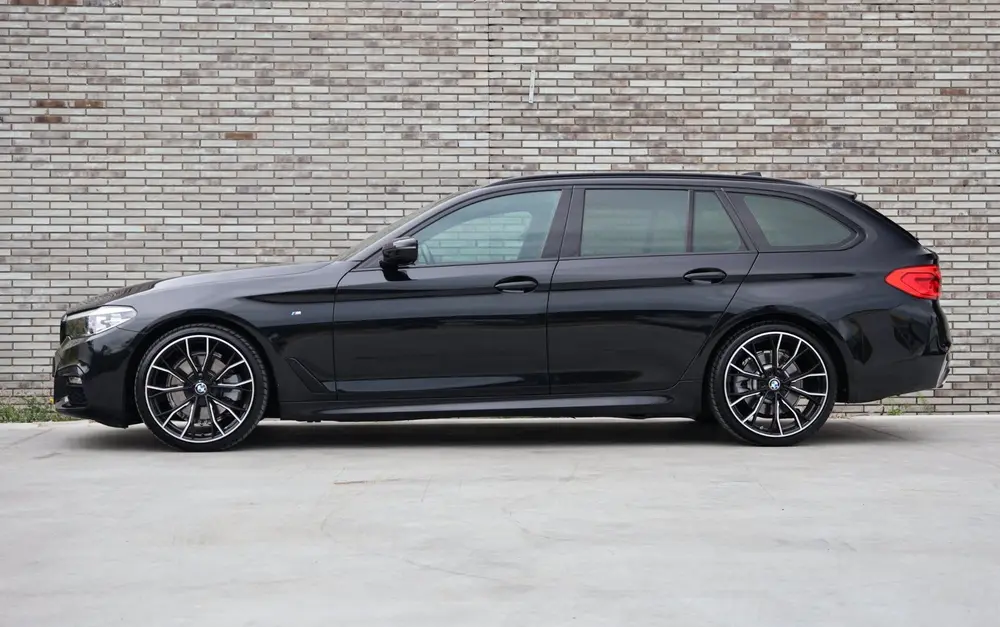 BMW 5-serie 520i High Executive * M-PAKKET * ONDERHO uit 2019, foto 6