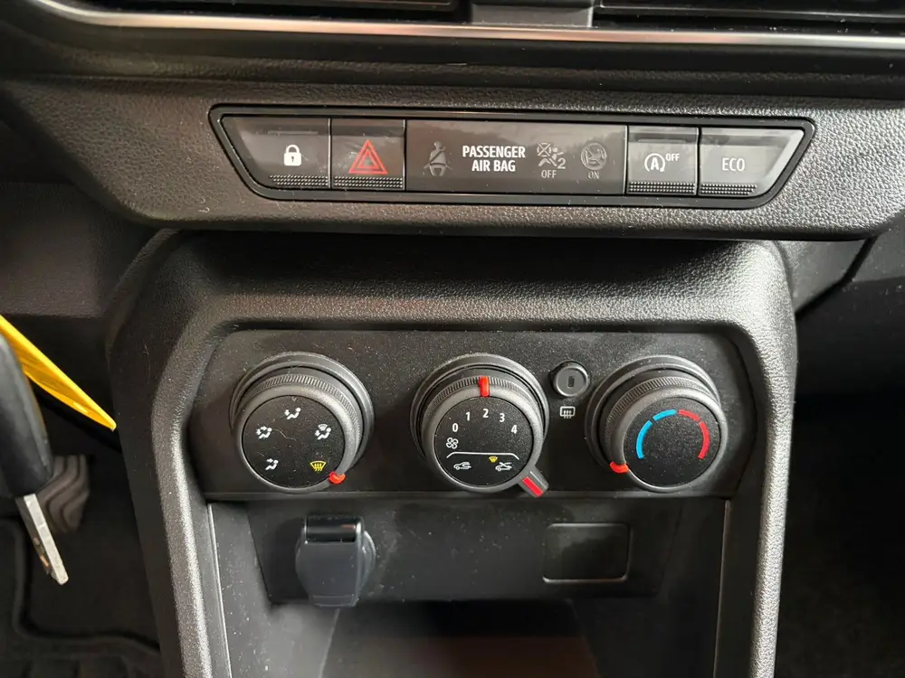 Dacia Sandero 1.0 TCe 90 Essential. Trekhaak (bj 2022) uit 2022, foto 15