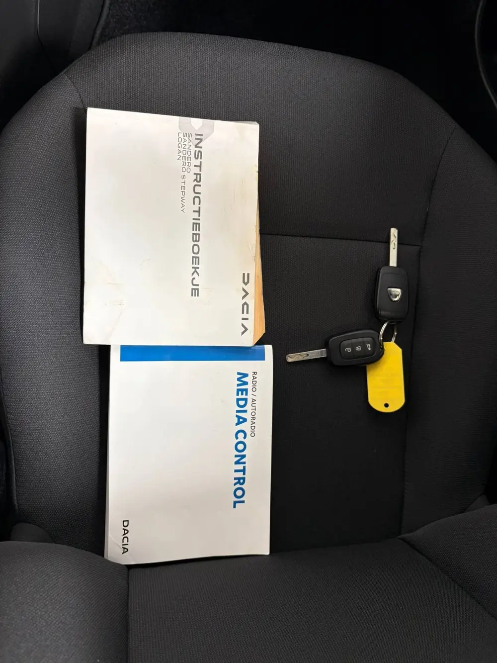 Dacia Sandero 1.0 TCe 90 Essential. Trekhaak (bj 2022) uit 2022, foto 17