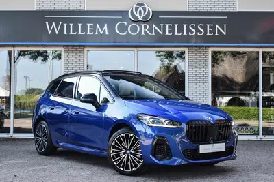 BMW 2-serie 230e xDrive Pano Trekhaak Head Up uit 2023