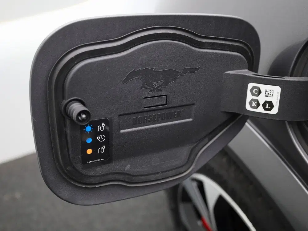 Ford Mustang Mach-E Extended First Edition AWD 98 kWh Afneem uit 2021, foto 16