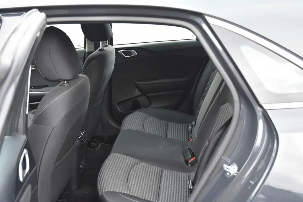 Kia Ceed 1.0 T-GDi MHEV DynamicLine uit 2022, foto 12