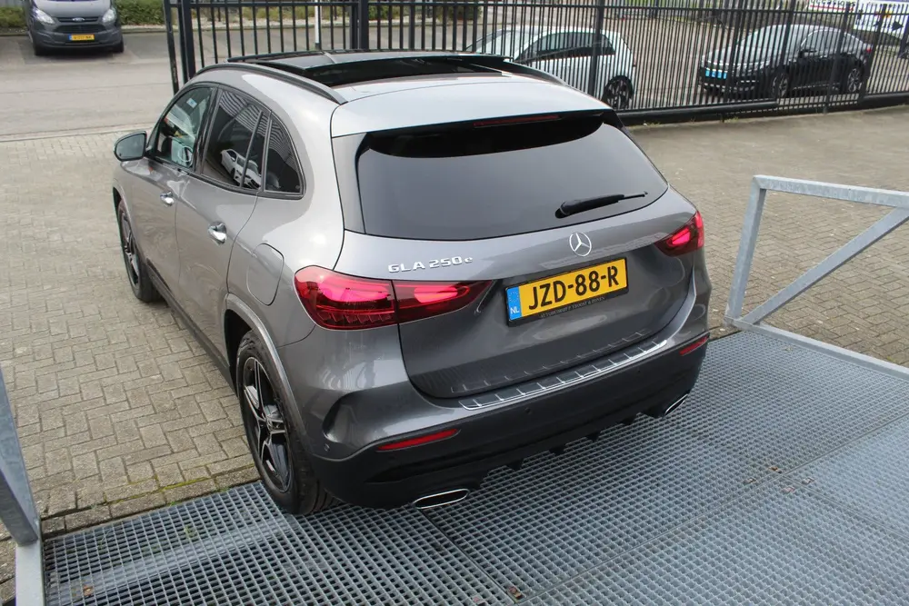 Mercedes-Benz GLA GLA 250 e AMG Night edition uit 2025, foto 3
