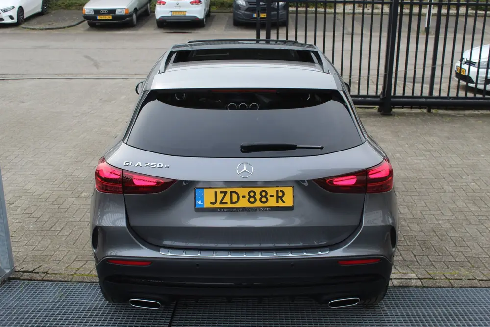 Mercedes-Benz GLA GLA 250 e AMG Night edition uit 2025, foto 4