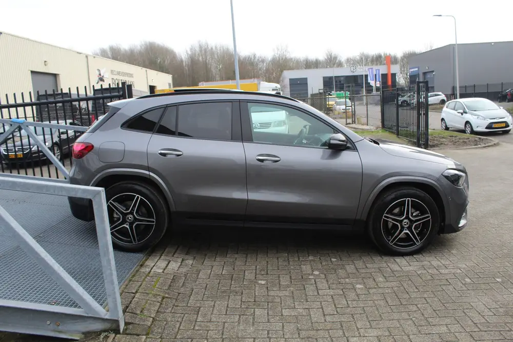 Mercedes-Benz GLA GLA 250 e AMG Night edition uit 2025, foto 6