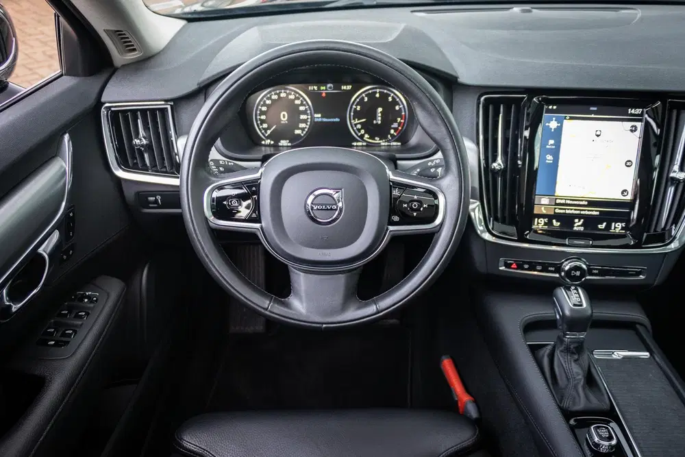 Volvo V90 2.0 T4 Momentum Pro uit 2020, foto 2