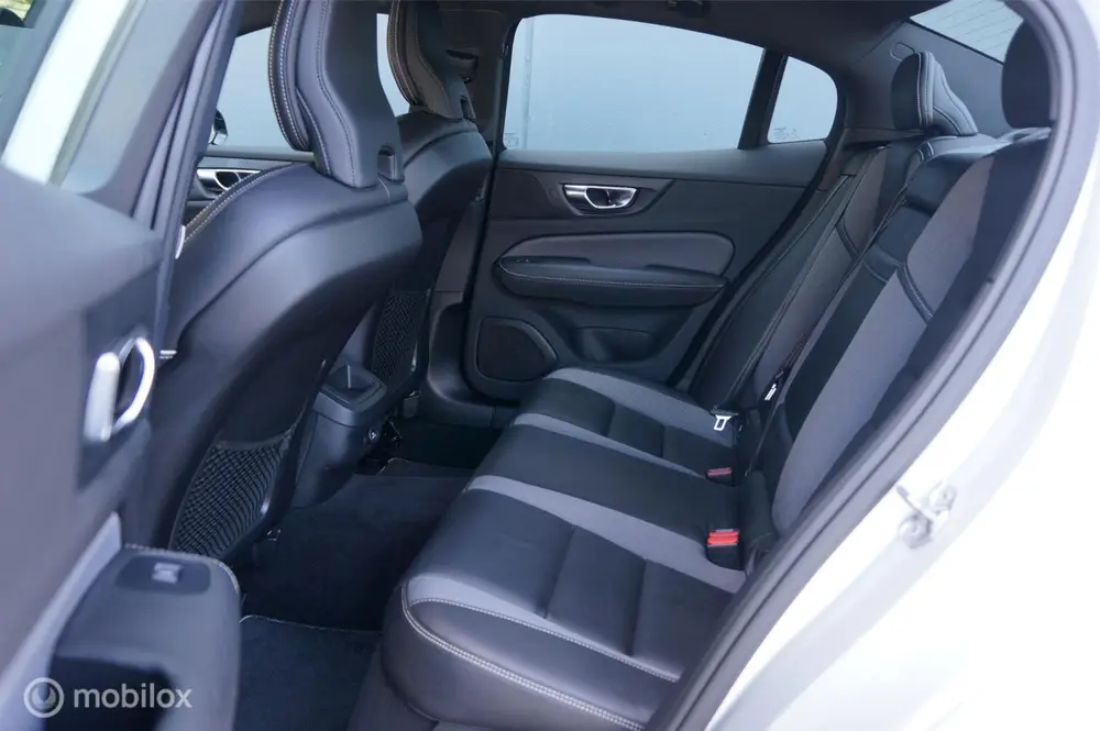 Volvo S60 2.0 T4 R-Design Aut Navi Ad.Cruise Apple/Android ! uit 2019, foto 10