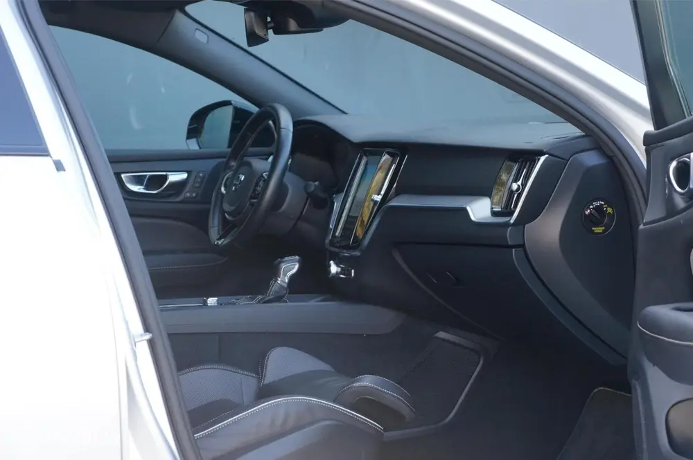 Volvo S60 2.0 T4 R-Design Aut Navi Ad.Cruise Apple/Android ! uit 2019, foto 20