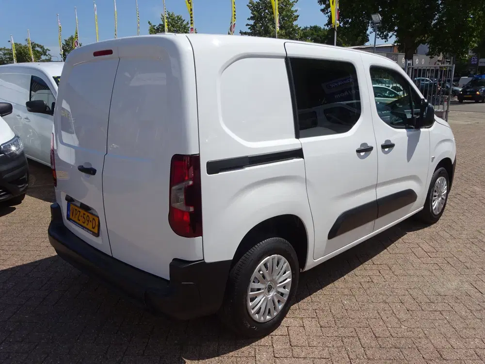Peugeot Partner 1.2 PureTech Pro BENZINE AIRCO NAVI CRUISE uit 2022, foto 4