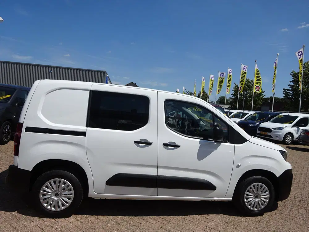 Peugeot Partner 1.2 PureTech Pro BENZINE AIRCO NAVI CRUISE uit 2022, foto 5