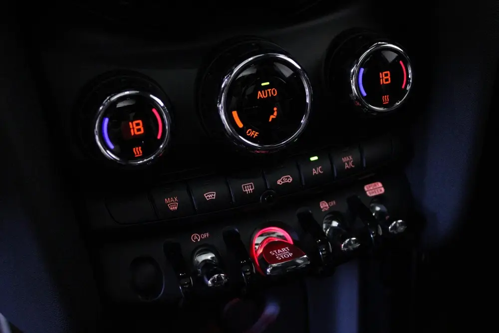 Mini 3-Deurs 2.0 Cooper S Pepper | JCW | PANO | Kuipstoelen uit 2019, foto 18