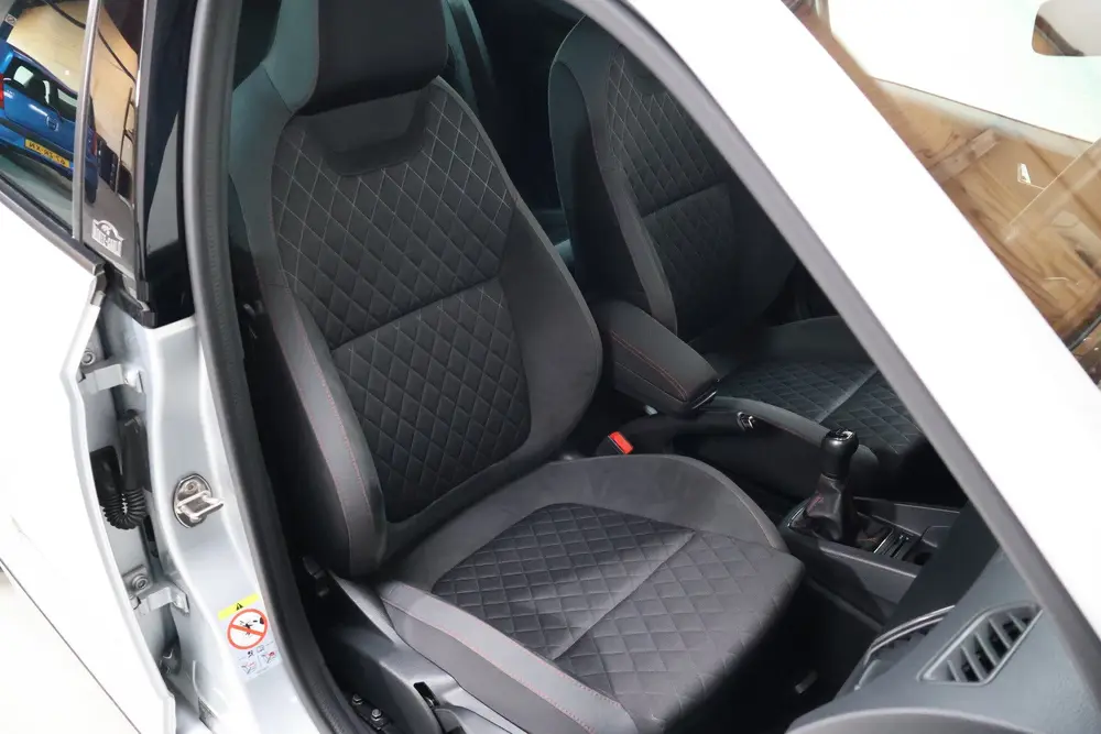 Skoda Fabia 1.0 TSI Monte Carlo uit 2019, foto 14