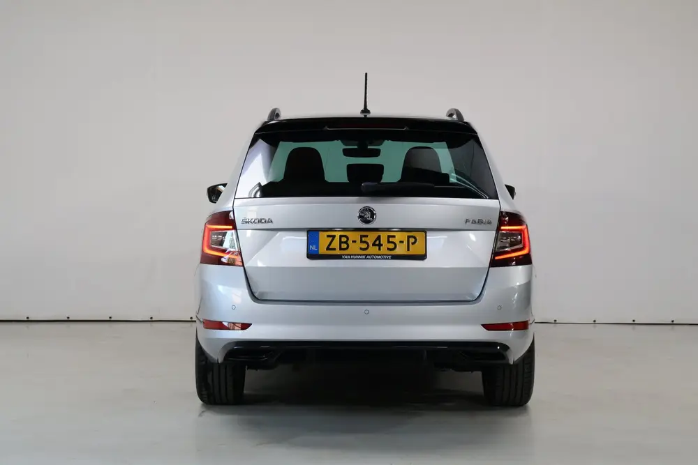 Skoda Fabia 1.0 TSI Monte Carlo uit 2019, foto 8