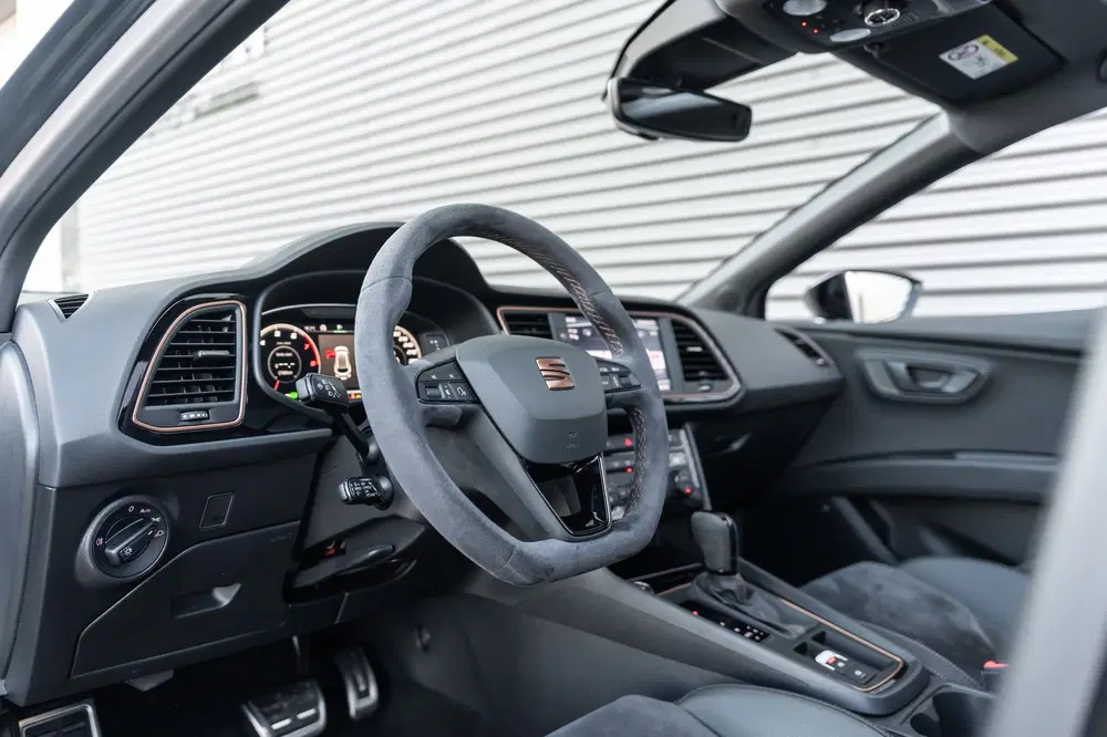 SEAT Leon 2.0 TSI 4DRIVE CUPRA R CARBON PANO BREMBO uit 2020, foto 15