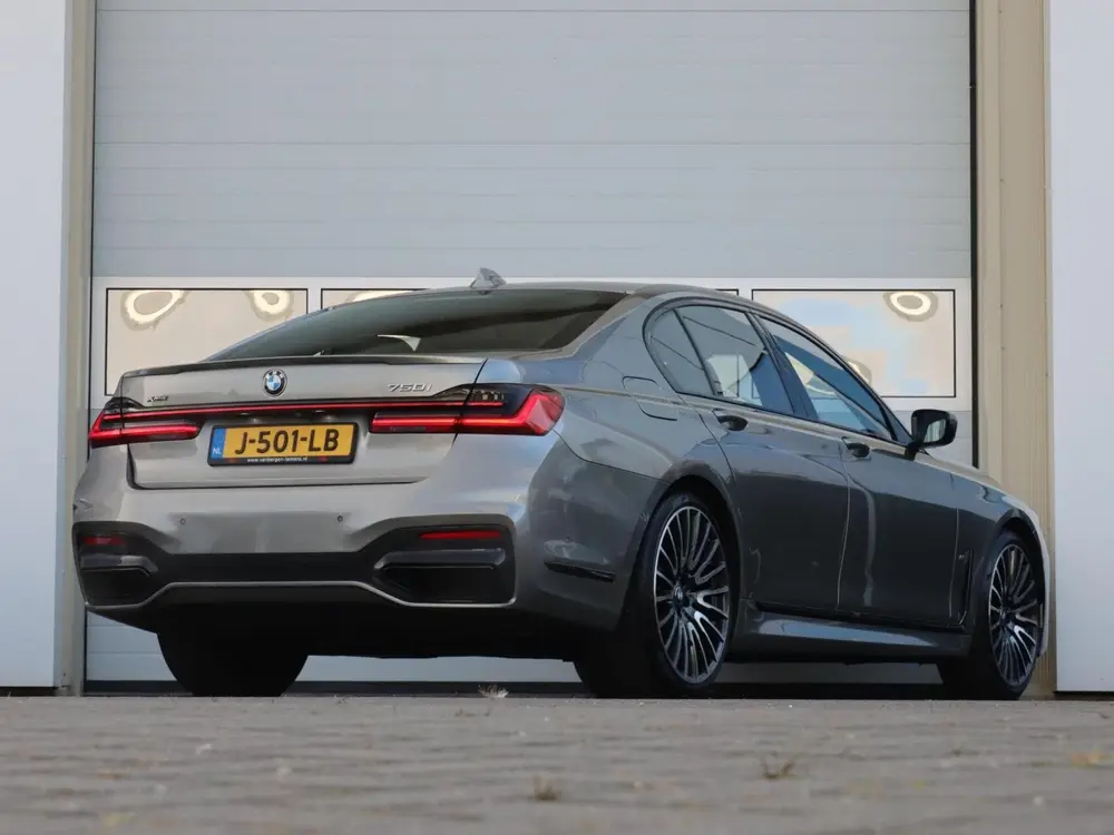BMW 7-serie 750i xDrive High Executive uit 2019, foto 2