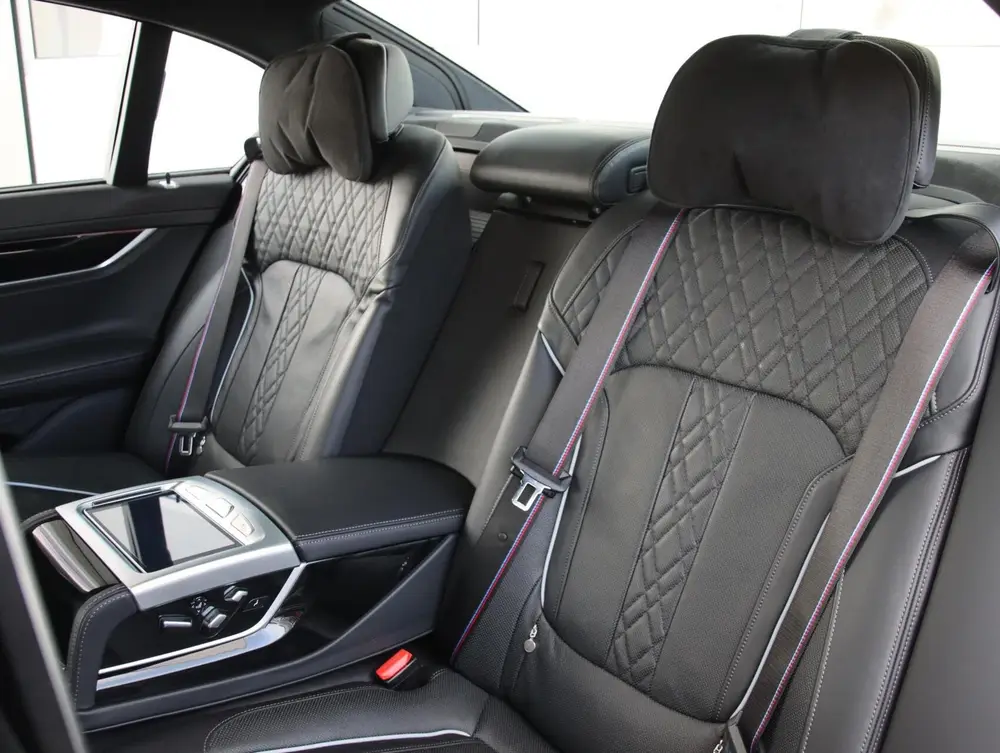 BMW 7-serie 750i xDrive High Executive uit 2019, foto 7