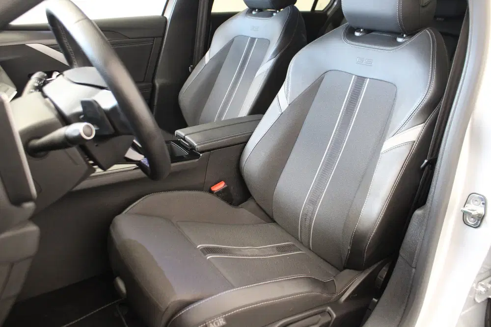 Opel Astra 1.2 Turbo GS uit 2023, foto 11
