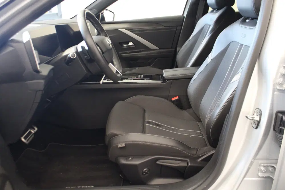 Opel Astra 1.2 Turbo GS uit 2023, foto 13