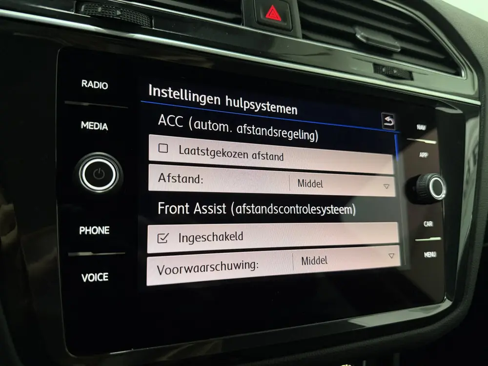 Volkswagen Tiguan 1.5 TSI R-Line Business+ - Carplay / Lane uit 2020, foto 19