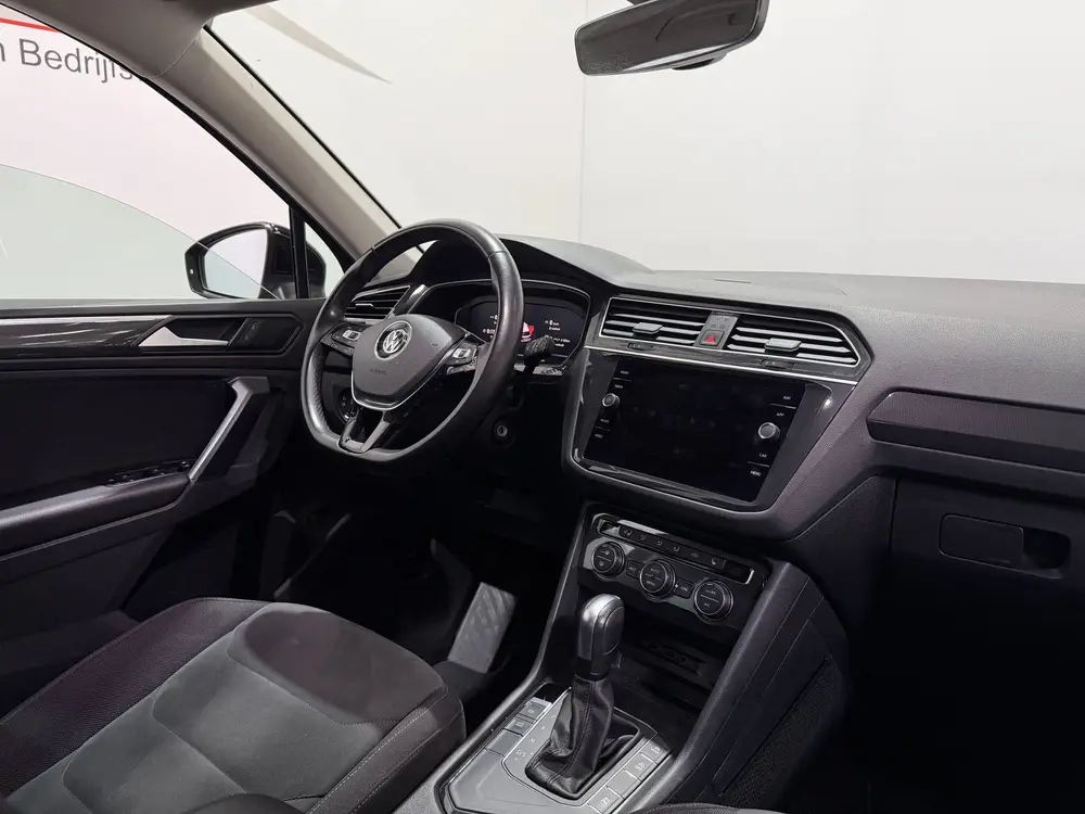 Volkswagen Tiguan 1.5 TSI R-Line Business+ - Carplay / Lane uit 2020, foto 3