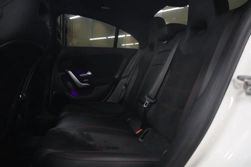 Mercedes-Benz CLA 200 Business Solution AMG PANO uit 2021, foto 13