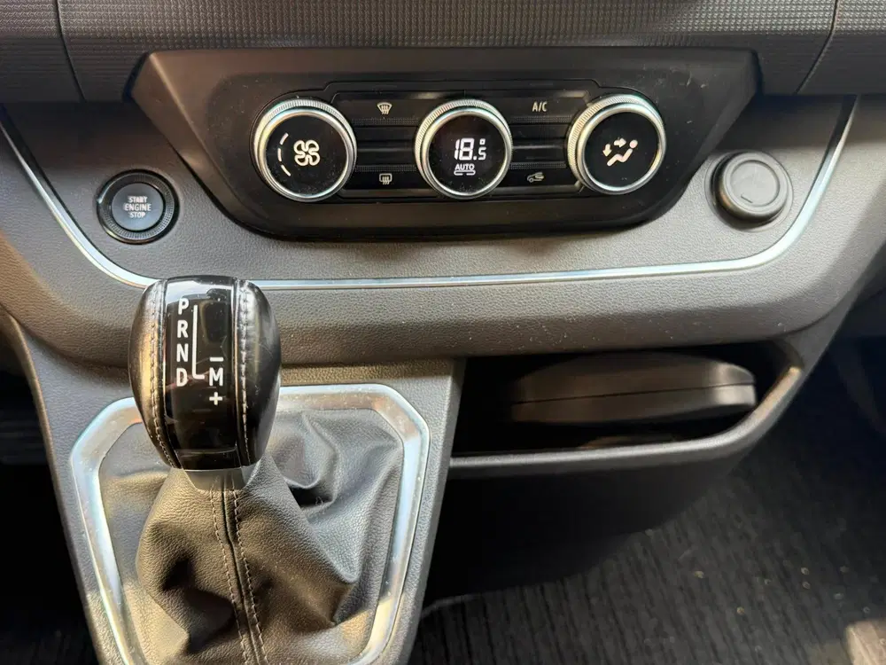 Renault Trafic 2.0 dCi 170 T29 L2H1 DC Luxe uit 2023, foto 16