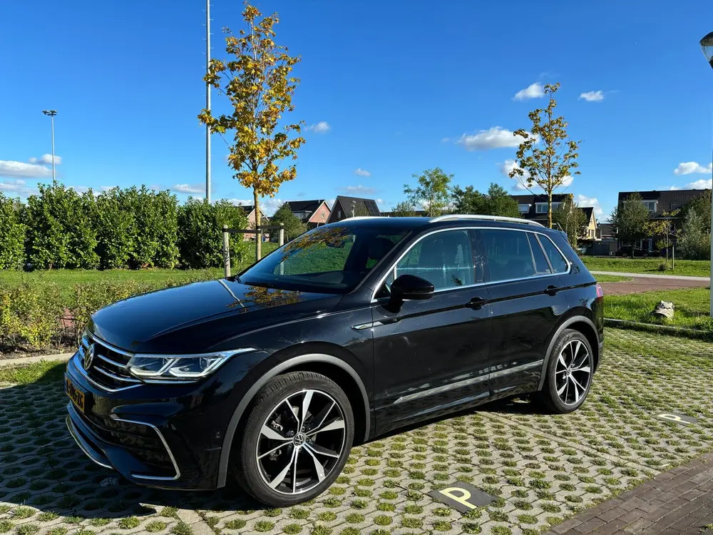 Volkswagen Tiguan 1.5 TSI ACT 150pk DSG 2020 Zwart uit 2020