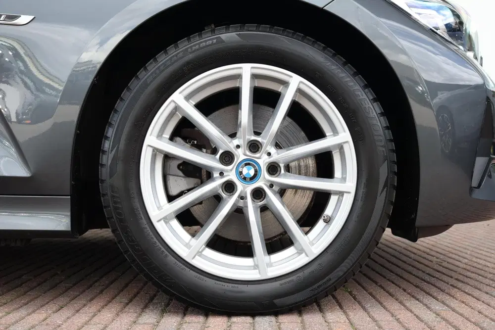 BMW 3-serie 320e Business Edition Plus uit 2022, foto 6