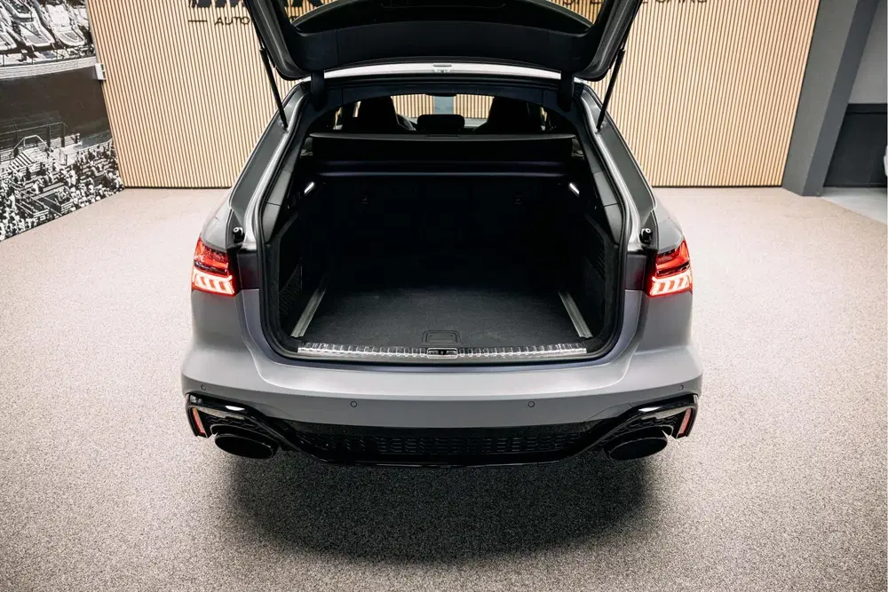 Audi RS6 Avant TFSI quattro uit 2020, foto 17