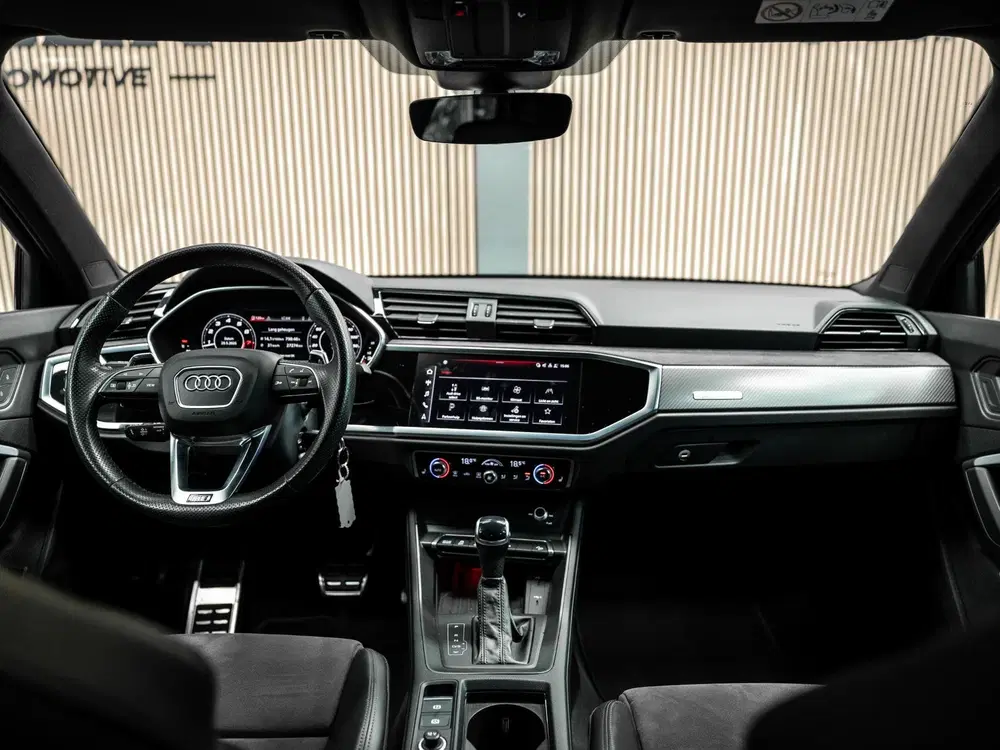 Audi RS Q3 TFSI uit 2022, foto 18