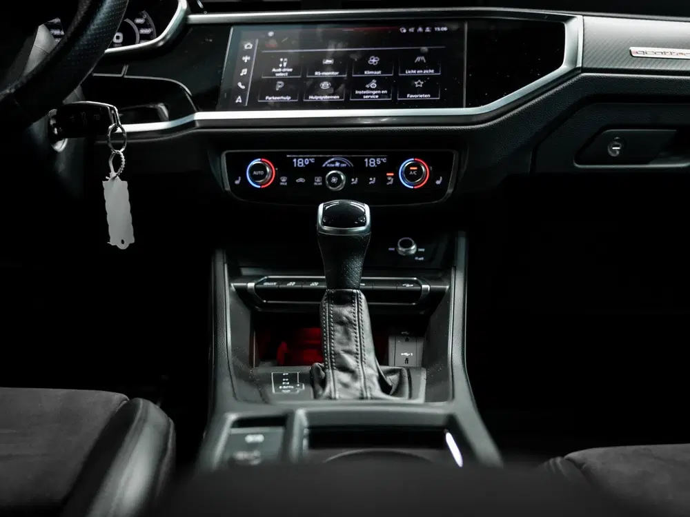 Audi RS Q3 TFSI uit 2022, foto 19