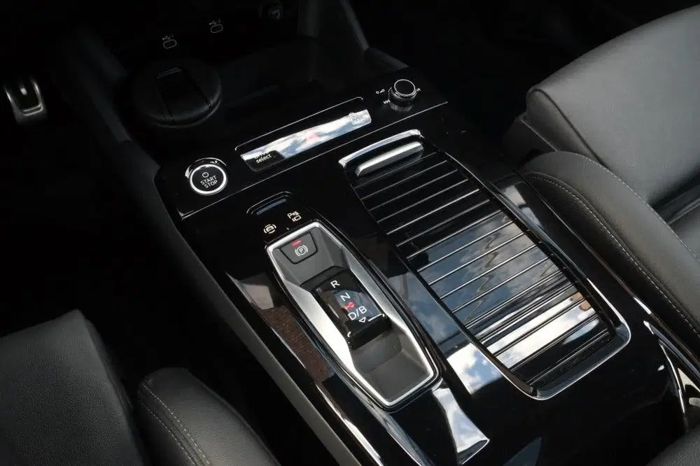 Audi Q6 e-tron performance 225 kW S-line panorama uit 2025, foto 15