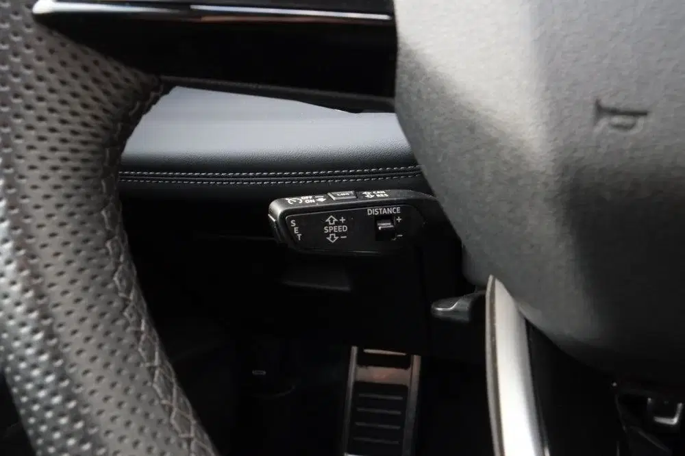 Audi Q6 e-tron performance 225 kW S-line panorama uit 2025, foto 16