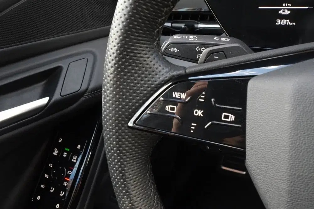 Audi Q6 e-tron performance 225 kW S-line panorama uit 2025, foto 18