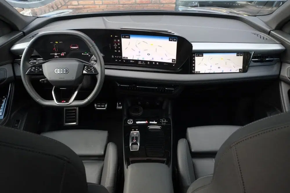 Audi Q6 e-tron performance 225 kW S-line panorama uit 2025, foto 3