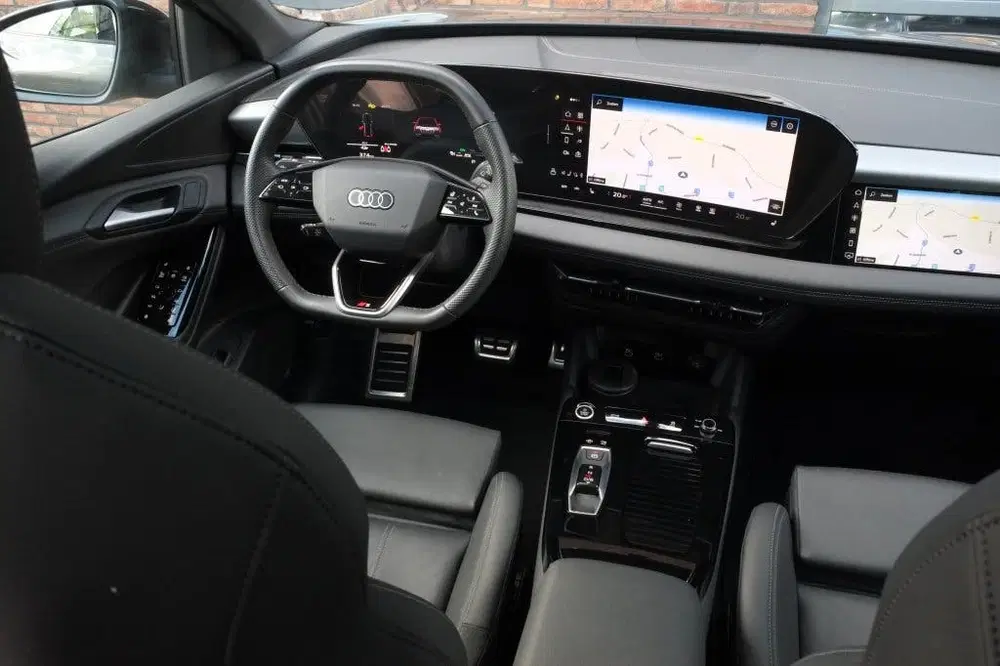 Audi Q6 e-tron performance 225 kW S-line panorama uit 2025, foto 4
