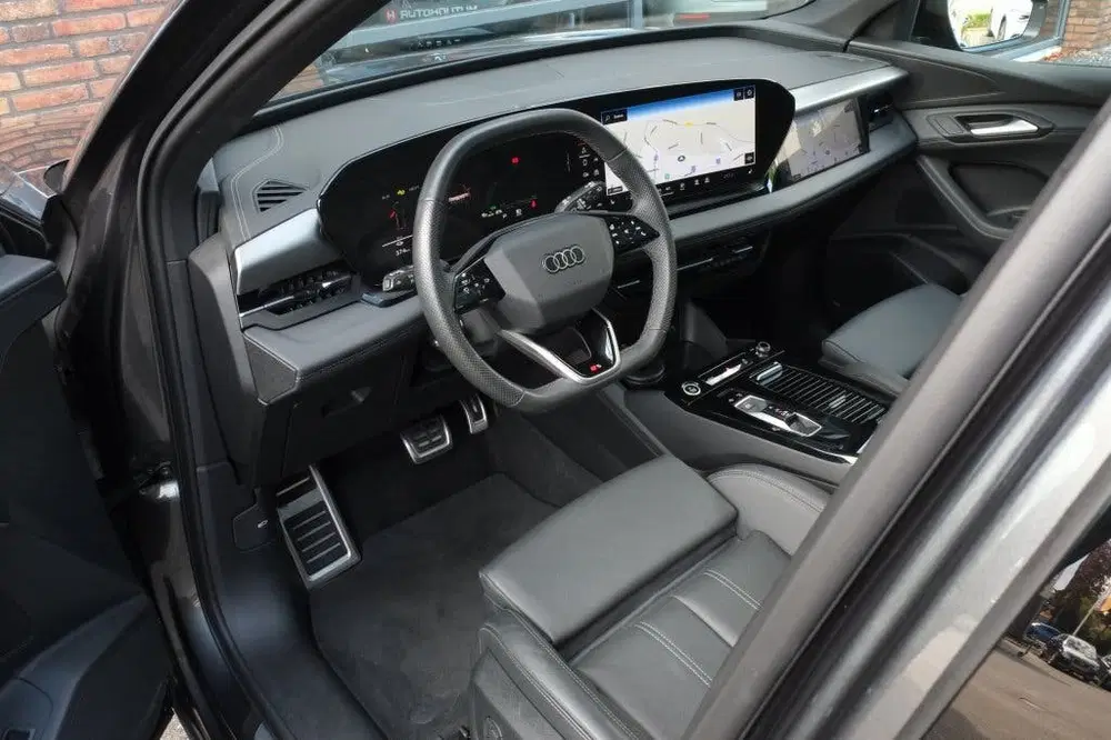 Audi Q6 e-tron performance 225 kW S-line panorama uit 2025, foto 5