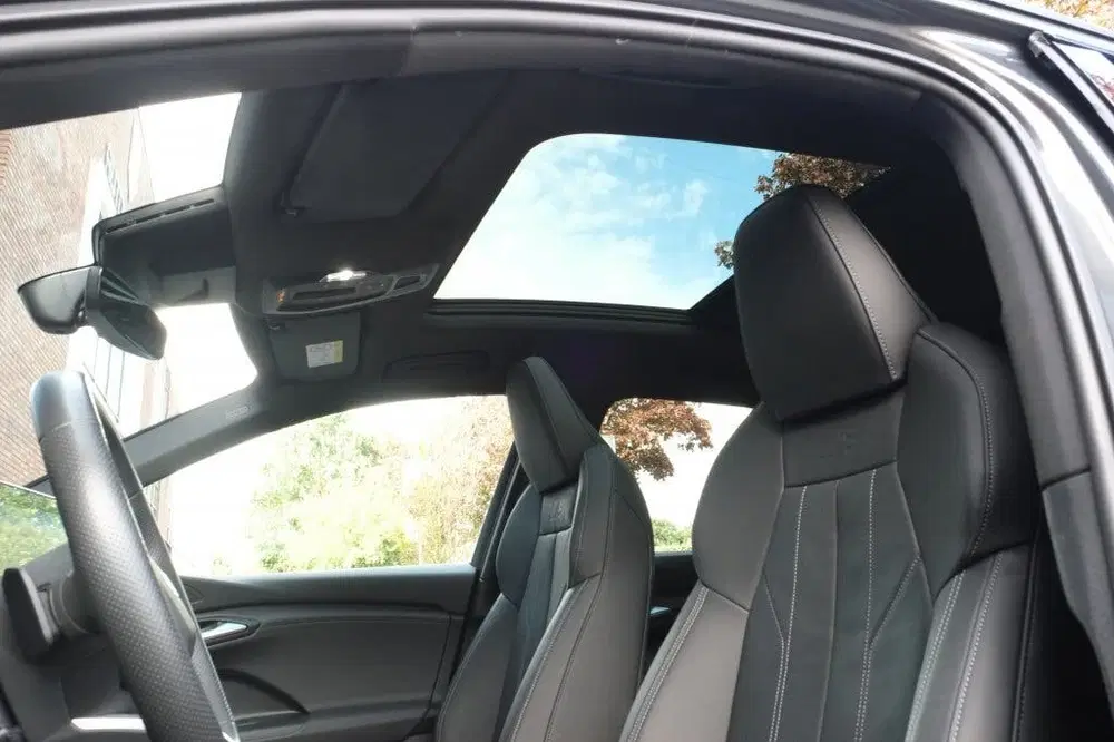 Audi Q6 e-tron performance 225 kW S-line panorama uit 2025, foto 8