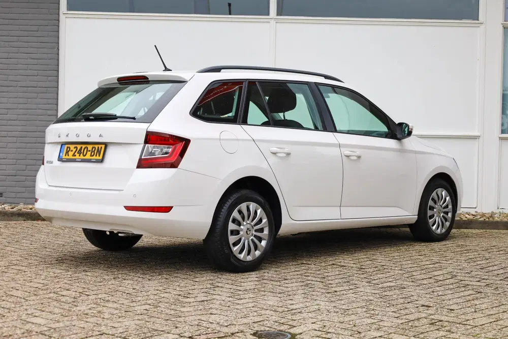Skoda Fabia 1.0 TSI 95pk Ambition uit 2022, foto 2