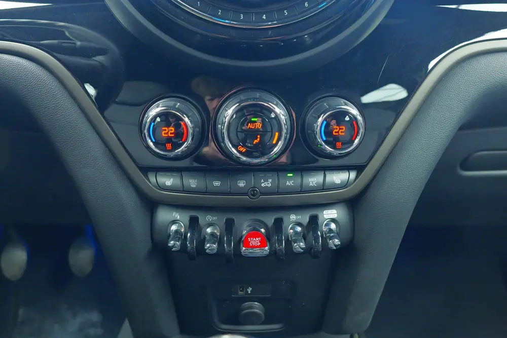 Mini Countryman Countryman 1.5 One Dutch Made Edition | Head-up | Licht uit 2019, foto 14