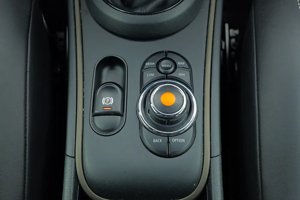 Mini Countryman Countryman 1.5 One Dutch Made Edition | Head-up | Licht uit 2019, foto 15