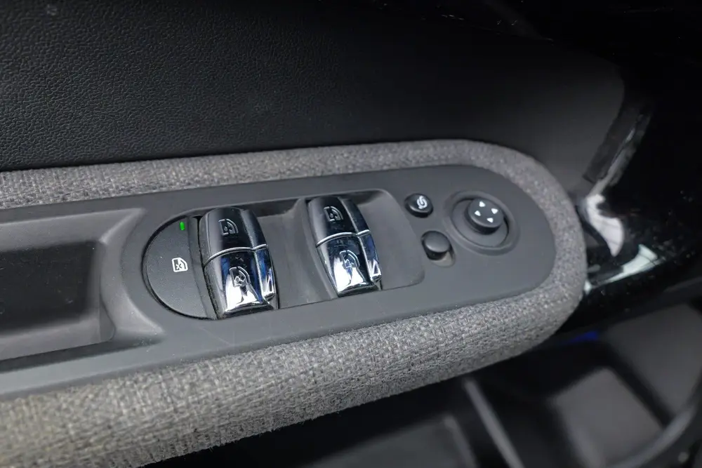 Mini Countryman Countryman 1.5 One Dutch Made Edition | Head-up | Licht uit 2019, foto 16