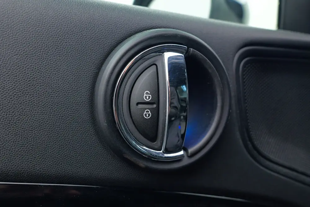 Mini Countryman Countryman 1.5 One Dutch Made Edition | Head-up | Licht uit 2019, foto 17