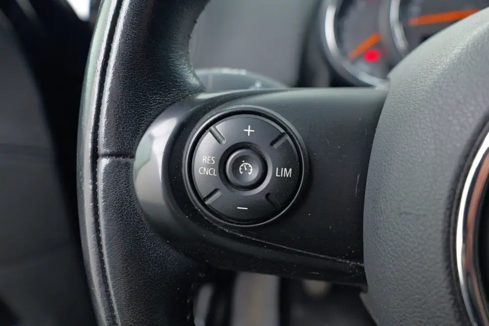 Mini Countryman Countryman 1.5 One Dutch Made Edition | Head-up | Licht uit 2019, foto 19
