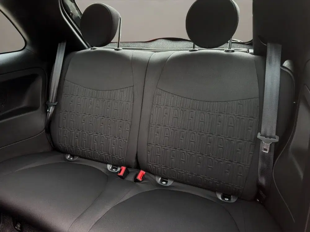 Fiat 500 1.0 Hybrid Club 2023 ZWART uit 2023, foto 19
