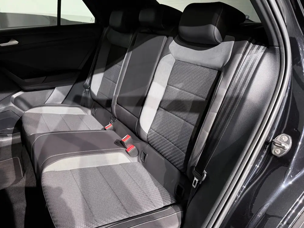 Volkswagen T-Roc 1.5 TSI DSG Sport Business 2x R-Line /Virtu uit 2019, foto 6