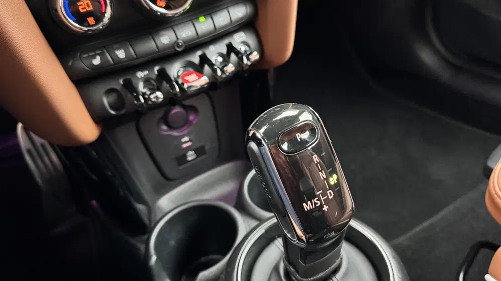 Mini Cabrio 1.5 Cooper Rockingham GT Edition uit 2023, foto 18