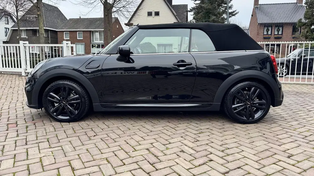 Mini Cabrio 1.5 Cooper Rockingham GT Edition uit 2023, foto 2