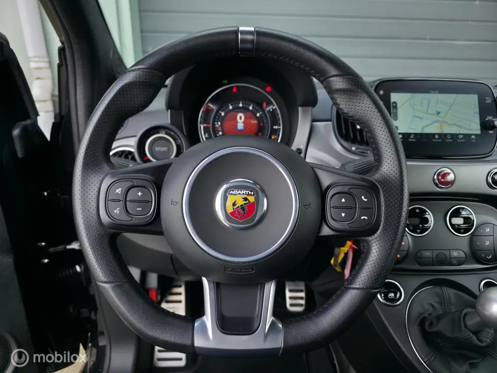 Fiat 500C Abarth 595C 1.4 T-Jet Handgeschakeld uit 2023, foto 15