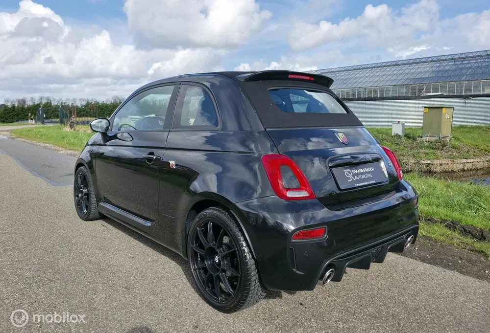 Fiat 500C Abarth 595C 1.4 T-Jet Handgeschakeld uit 2023, foto 2
